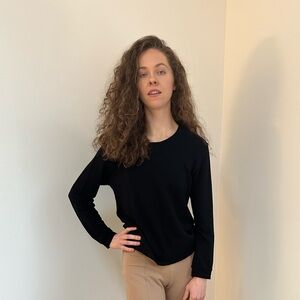 Monrow Classic Black Crewneck